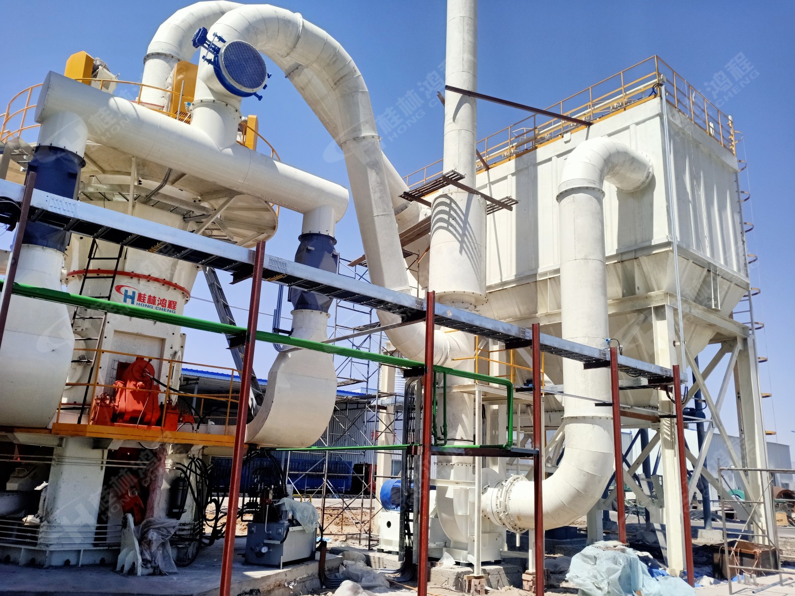 磨粉機(jī)廠家桂林鴻程，1250目礦用煤矸石粉磨機(jī)，超細(xì)磨粉機(jī)，立式磨粉機(jī)案例分析